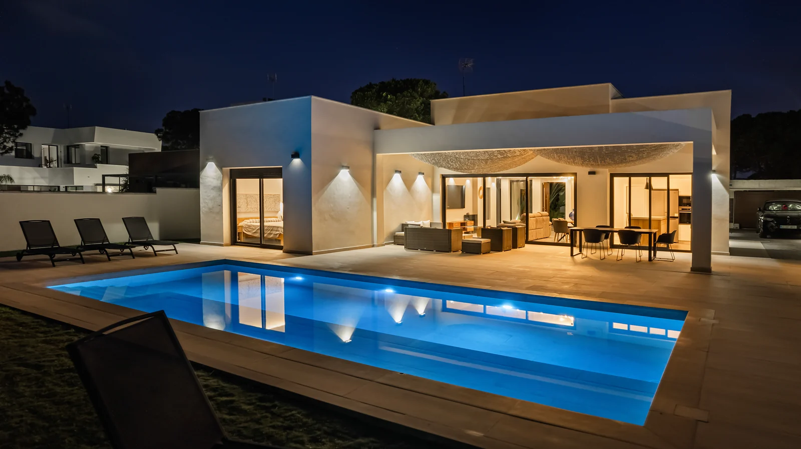 Villa Paradisus: pool and villa in the evening