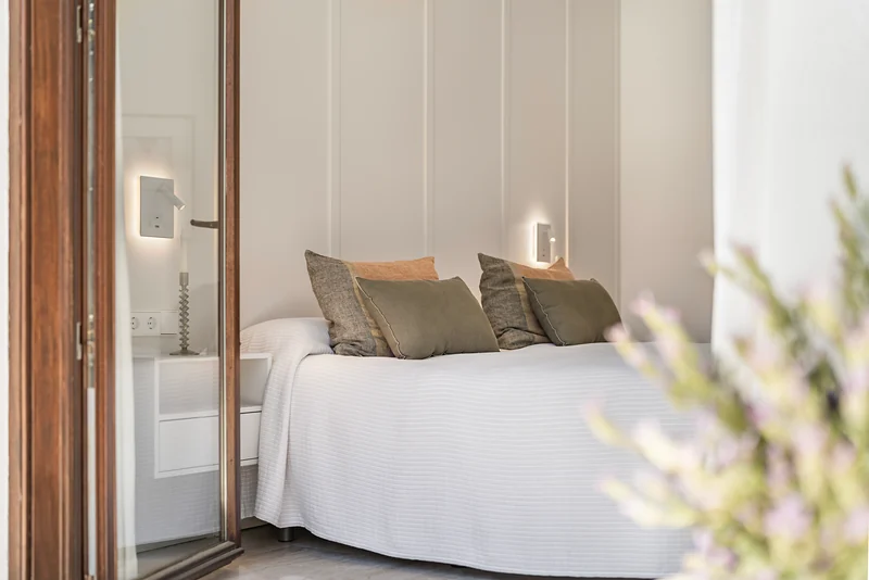 Bed with cushions in detail