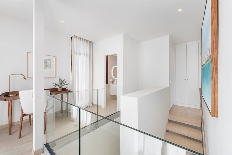 Gallery with glass railing and desk